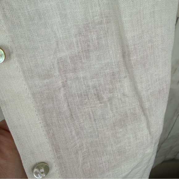 Tahari NWT linen blend medium button down - Picture 7 of 7